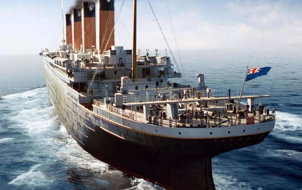 泰坦尼克号是根据一个真实故事改编的，那个故事的大致内容是怎样的??