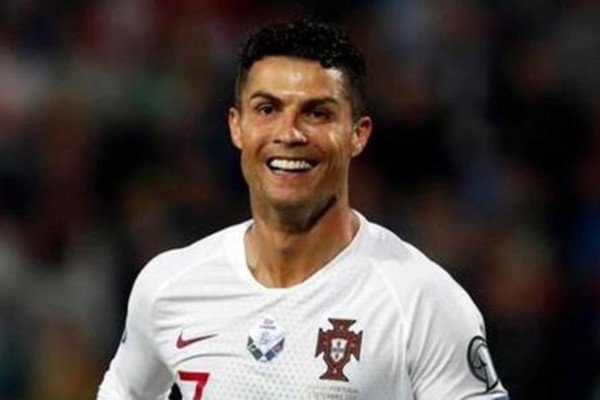 C罗打入770球超越贝利，他在足坛有怎样的地位？