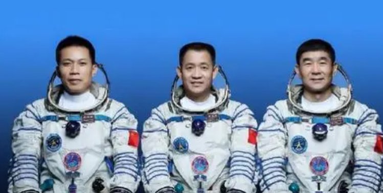 航天员刘伯明与妻子隔空庆祝“珍珠婚”,这样的浪漫你慕了吗?