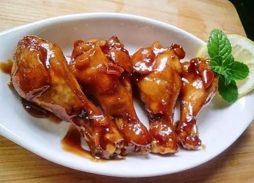 河南女孩打包学校午餐的鸡腿留给妈妈，这背后有着怎样的感人故事？