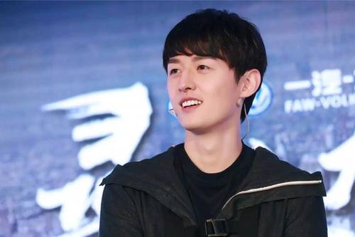 孙恩静微博晒与胡耘豪结婚照，他们是什么时候结婚的？