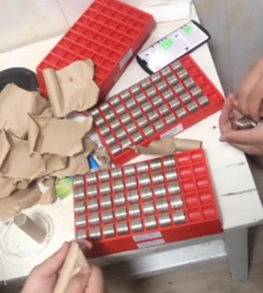 山东男子为结婚的兄弟随礼一千个硬币，你有何看法？