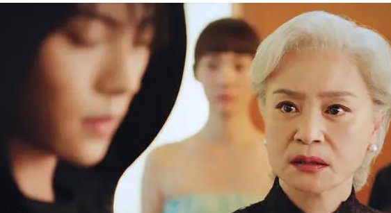 霍仙姑为什么要下跪？