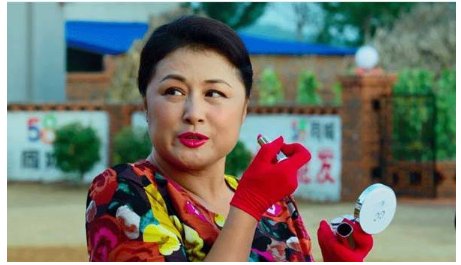 乡村爱情里谢大脚的扮演者是赵本山的大姨子吗？