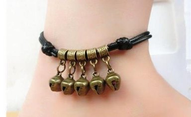 黑绳脚链左右脚的含义