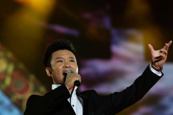 歌曲《父亲》里有一句歌词：“我的老父亲，我最疼爱的人”，晚辈能说疼爱长辈吗？