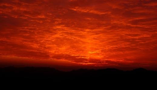 火烧云是怎么产生的为什么是红色的