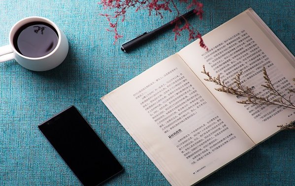 《腊八粥》的主要内容是什么？