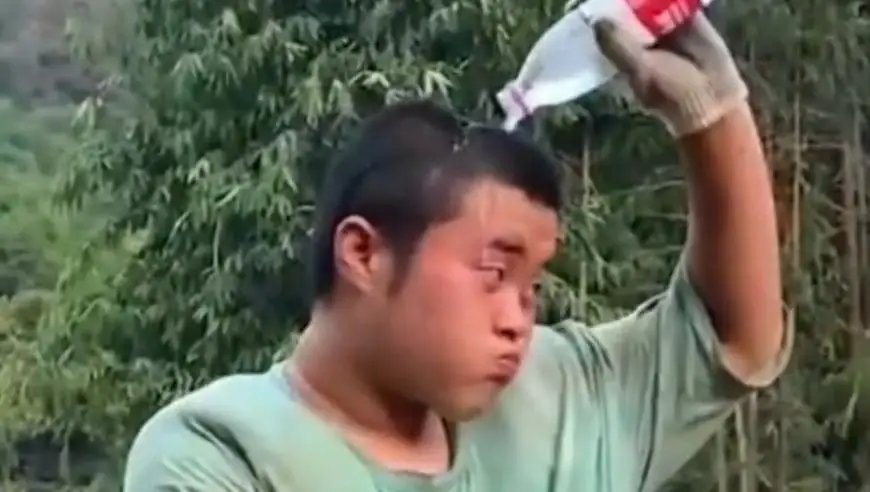 “龙麻子”回应借钱买油救灾是真的!身世贫苦的他,为何能做到拯救别人?