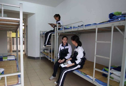 住校生用英语怎么说