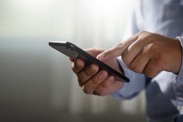 手机丢失后，损失上万块，盗刷的人购买手机不怕被查到吗？