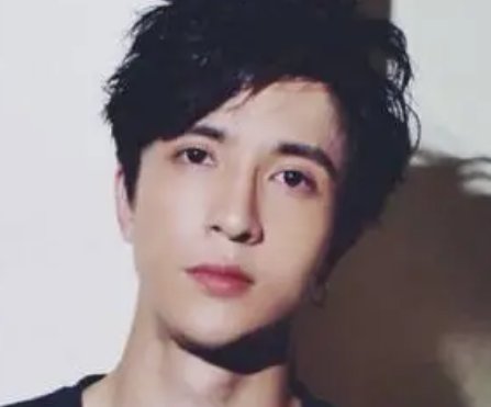 薛之谦说的主持人曹可凡是谁？