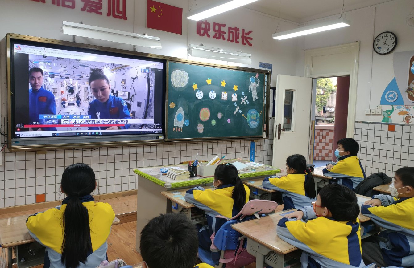 在空间站里眼泪无法像在地面一样流