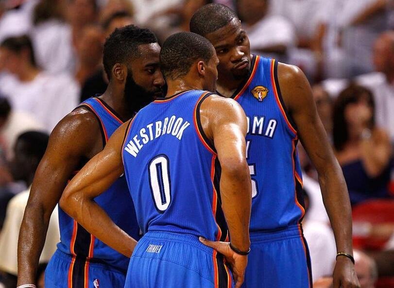 12年总决赛威少场均27分6板6助，队友杜兰特和哈登什么数据？