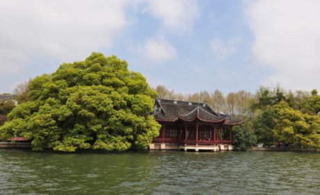 暖风熏得游人醉下一句是什么