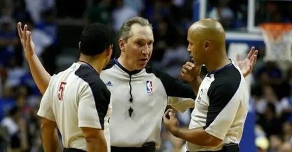 比赛谁输了谁去谁家签合同受罚