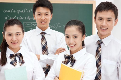 英语作文导游和游客的对话寻找餐馆