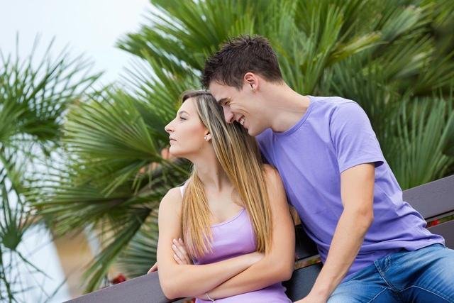 你的男朋友是宅男，很喜欢幻想动漫中的情节，这种情况该怎么办？