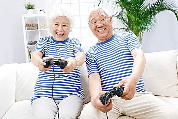 80岁的奶奶最近沉迷游戏，会不会对身体造成危害？