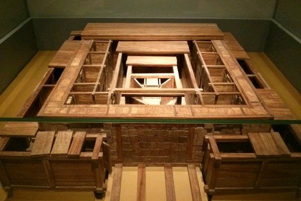 “黄肠题凑”是什么东西，为什么会成为盗墓贼的克星？