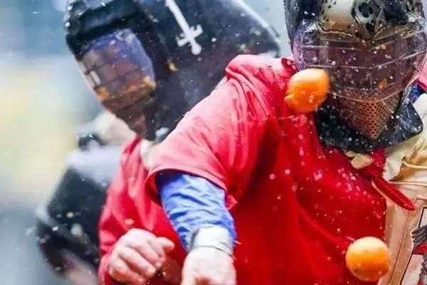 意大利有个橘子大战的节日，是什么啊？