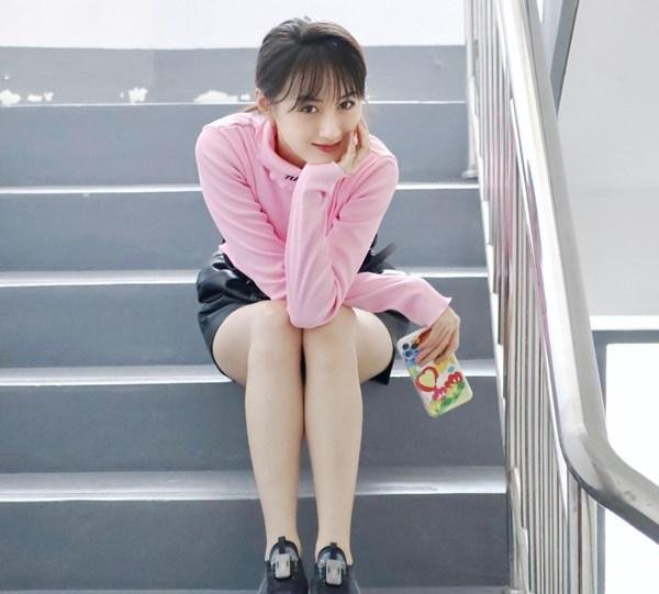 成毅、袁冰妍直播翻车！全程避嫌不敢对视，这是怎么回事呢？