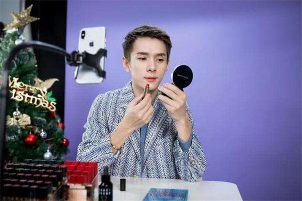 “赚钱机器”李佳琦“求生欲”爆发!是什么让他生无可恋?