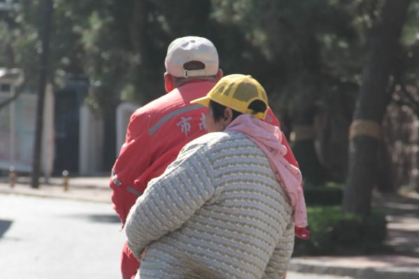 合肥73岁确诊大爷每天骑车送老伴上下班，这名大爷的行程轨迹是怎样的？