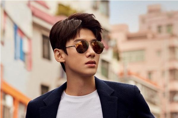 白敬亭新公司名叫明白乐，明星开的公司名字能有多好笑？