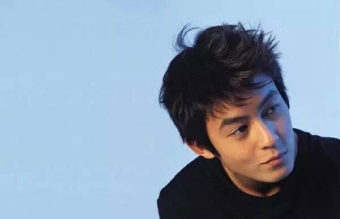 陈冠希再陷丑闻！陈冠希夫妇被曝双出轨，孩子身份遭质疑！究竟是怎么回事？