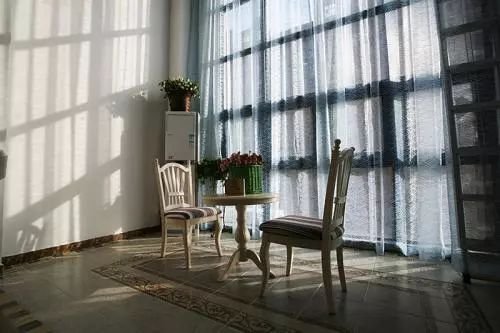 隔着玻璃晒衣服能起到杀菌作用吗？