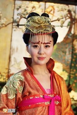 王霓君的角色简介