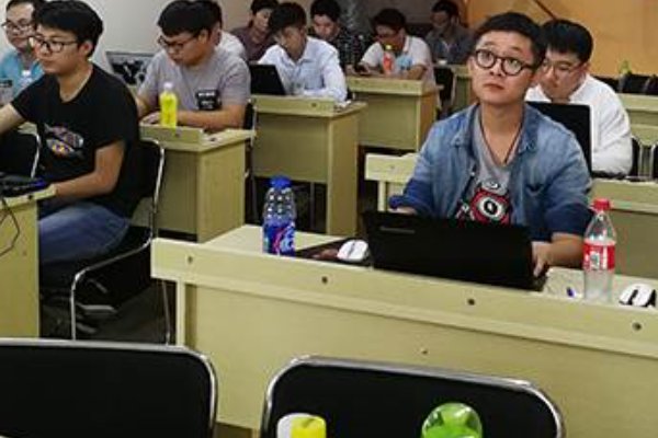 鹤困什么群的成语