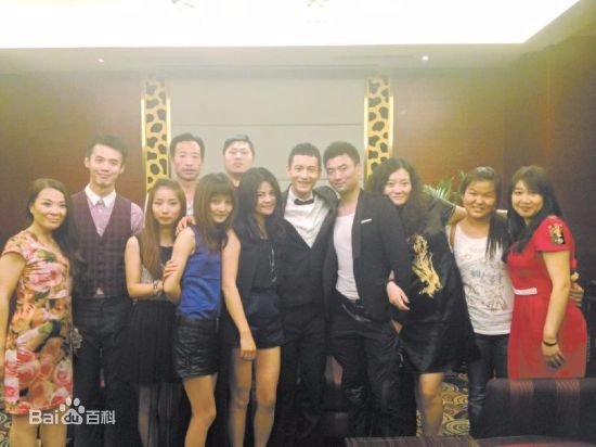 黄晓明工作室的介绍