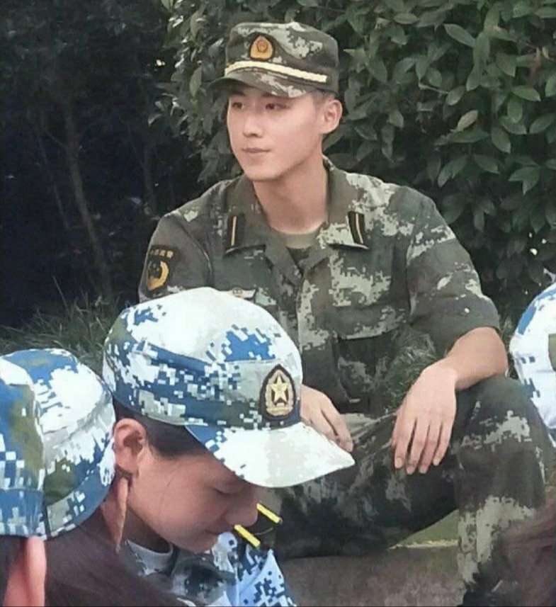 网红小伙刘长江加入海军陆战队引发关注！是什么让他会有这么大的转变？