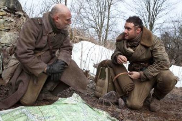 一只小部队与纳粹党制造的生化人展开战斗的一部电影叫什么名字