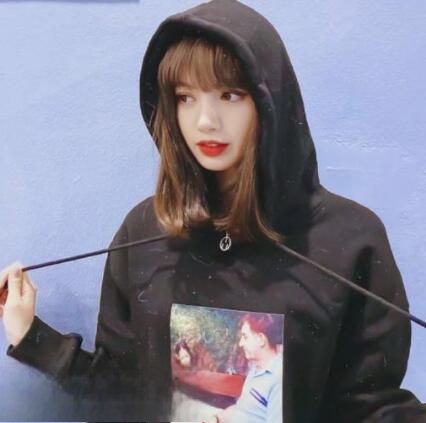 lisa是混血吗，为什么这么好看？