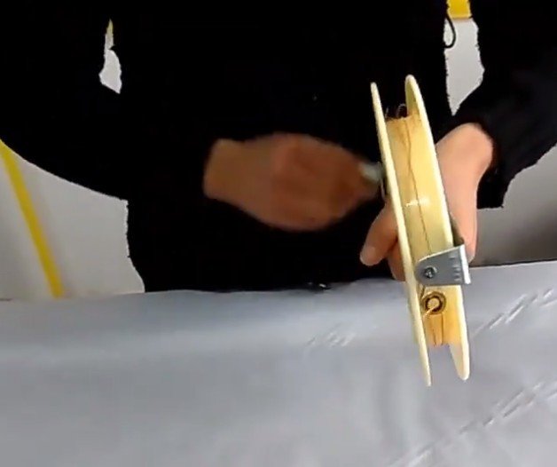 风筝轮万向轮怎么缠线？