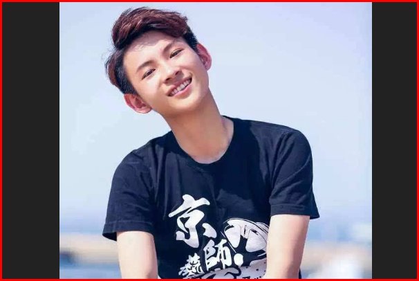 微电影《壹梦》里电脑上后期制作编辑视频的那个是什么软件