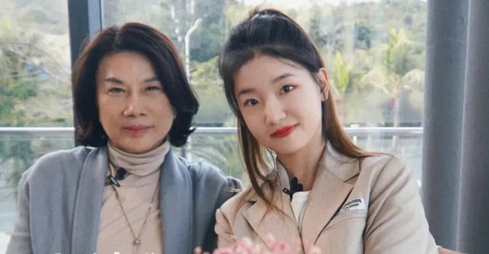 董明珠秘书孟羽童网络走红，她的家庭背景是怎样的？