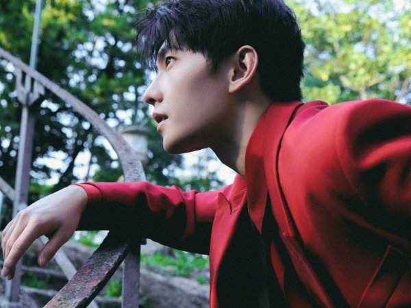 valentino全球代言人