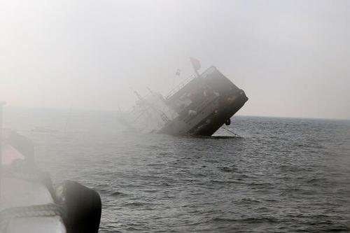 就盐城一渔船翻沉事件来说，翻船后还有生还的可能吗？