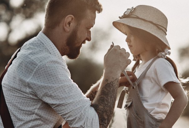 徐璐节目中和爸爸一起泡澡惹争议，女儿大了是不是必须和父亲保持距离呢？