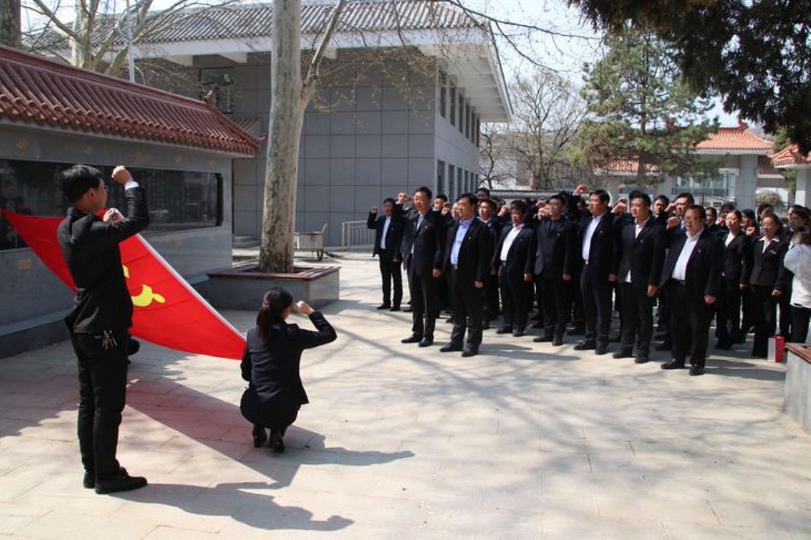 党内监督必须贯彻民主集中制依规依纪进行什么