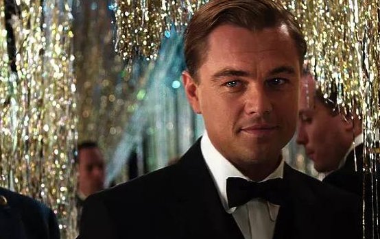 了不起的盖茨比中，盖茨比最初的工作是做什么的？