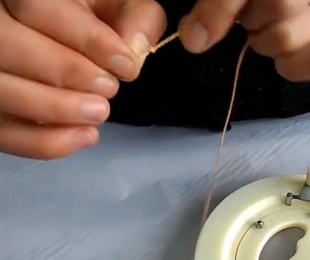 风筝轮万向轮怎么缠线？