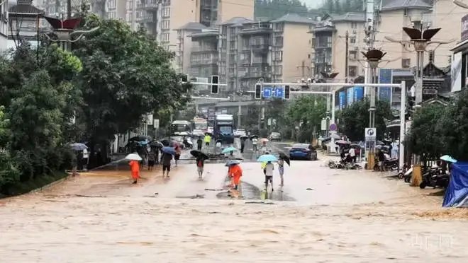 贵州黔东南现特大暴雨，房屋被冲走，目前当地救援工作进展如何？