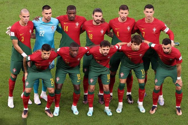 39岁佩佩轻松拿捏1亿神锋!超感人一幕:C罗为他戴上队长袖标