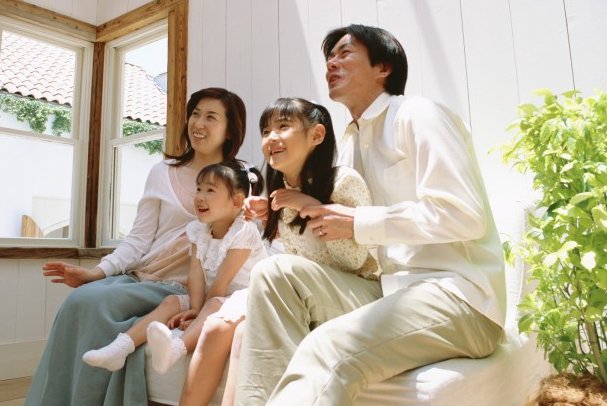 徐璐节目中和爸爸一起泡澡惹争议，女儿大了是不是必须和父亲保持距离呢？