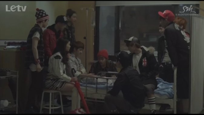 EXO的 咆哮 MV是不是有两个版本